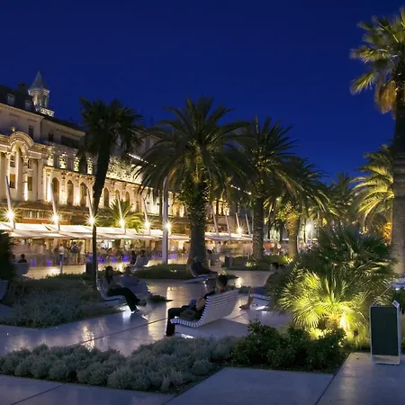 アパート Illyria Luxury スプリト