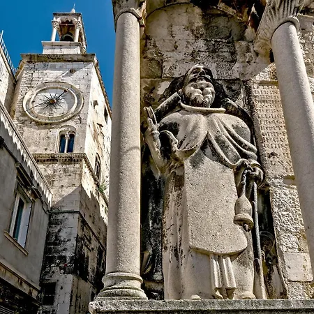 Illyria Luxury アパート *